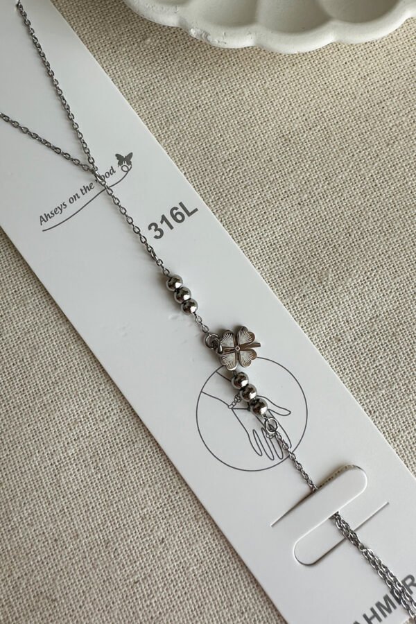 "Çelik Yoncalı Kadın Şahmeran Bileklik – Kararma Yapmaz ve Şıklığınızı Tamamlar!"