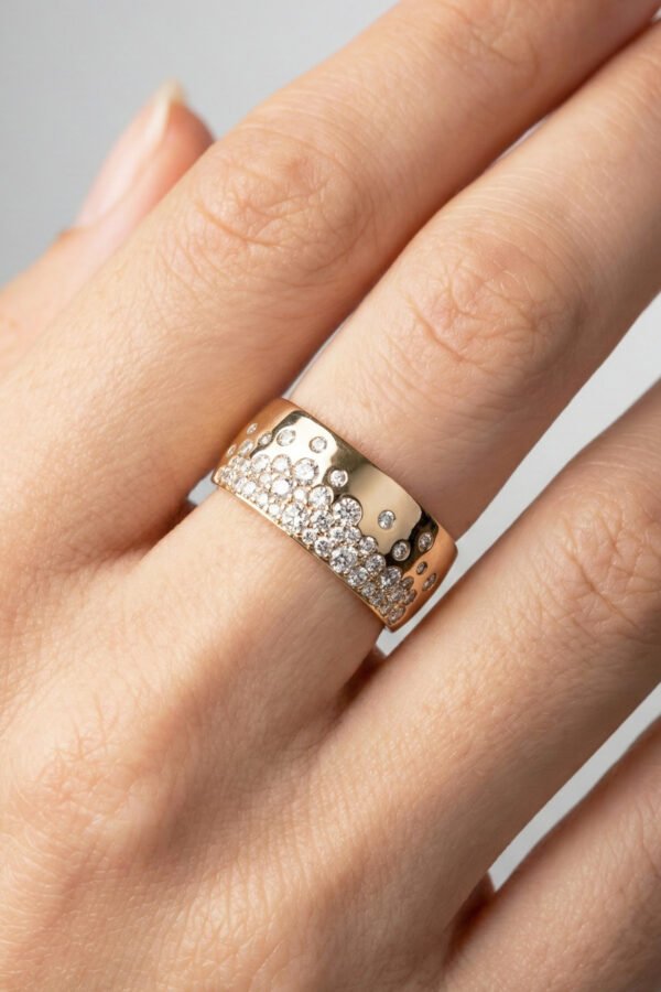 Xuping 18K Yuvarlak Taşlı Ezme Kadın Yüzük – Kararmaz Altın Renk Takı | Xuping Yüzük