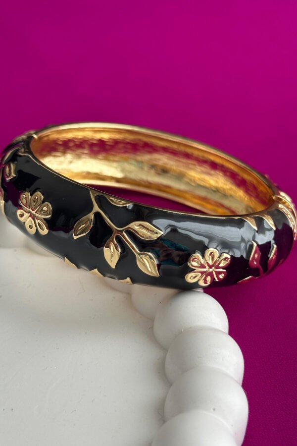 Alternative view of Pirinç Siyah Mineli Çiçekli Kadın Bileklik I 18 cm Altın Renkli Kadın Takı Bileklik