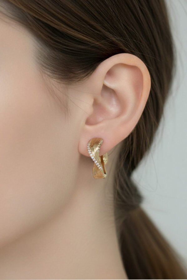 Xuping 14K Asimetrik Taşlı Klipsli Kadın Küpe Kararmaz Kadın Takı Xuping Küpe