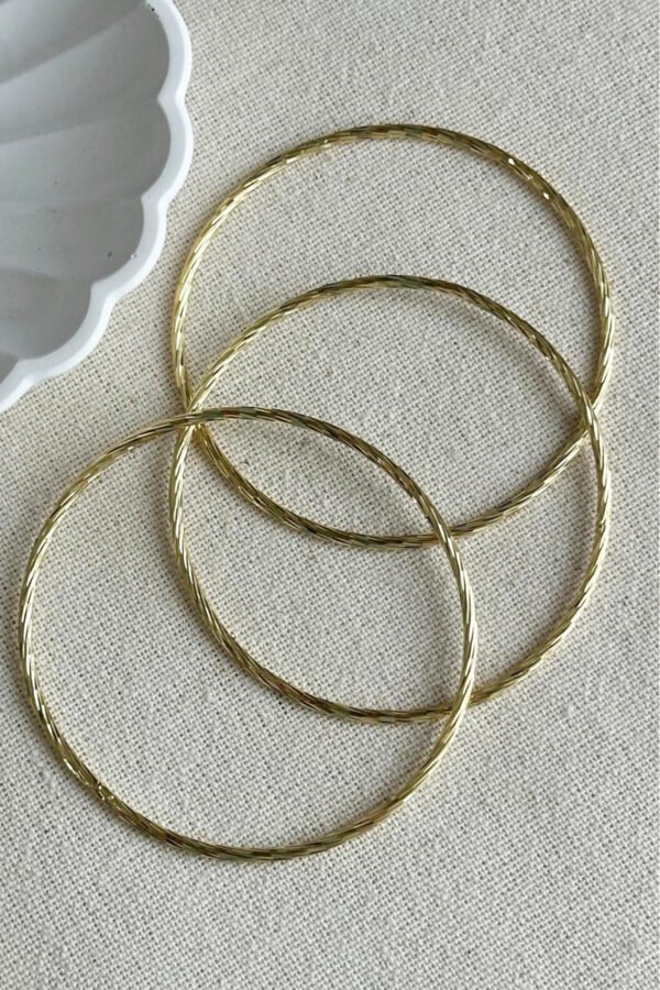 Alternative view of Xuping 14K Çizgili 3'lü 62 mm Çaplı Kadın Bilezik Altın Renkli Kadın Xupibg Bileklik